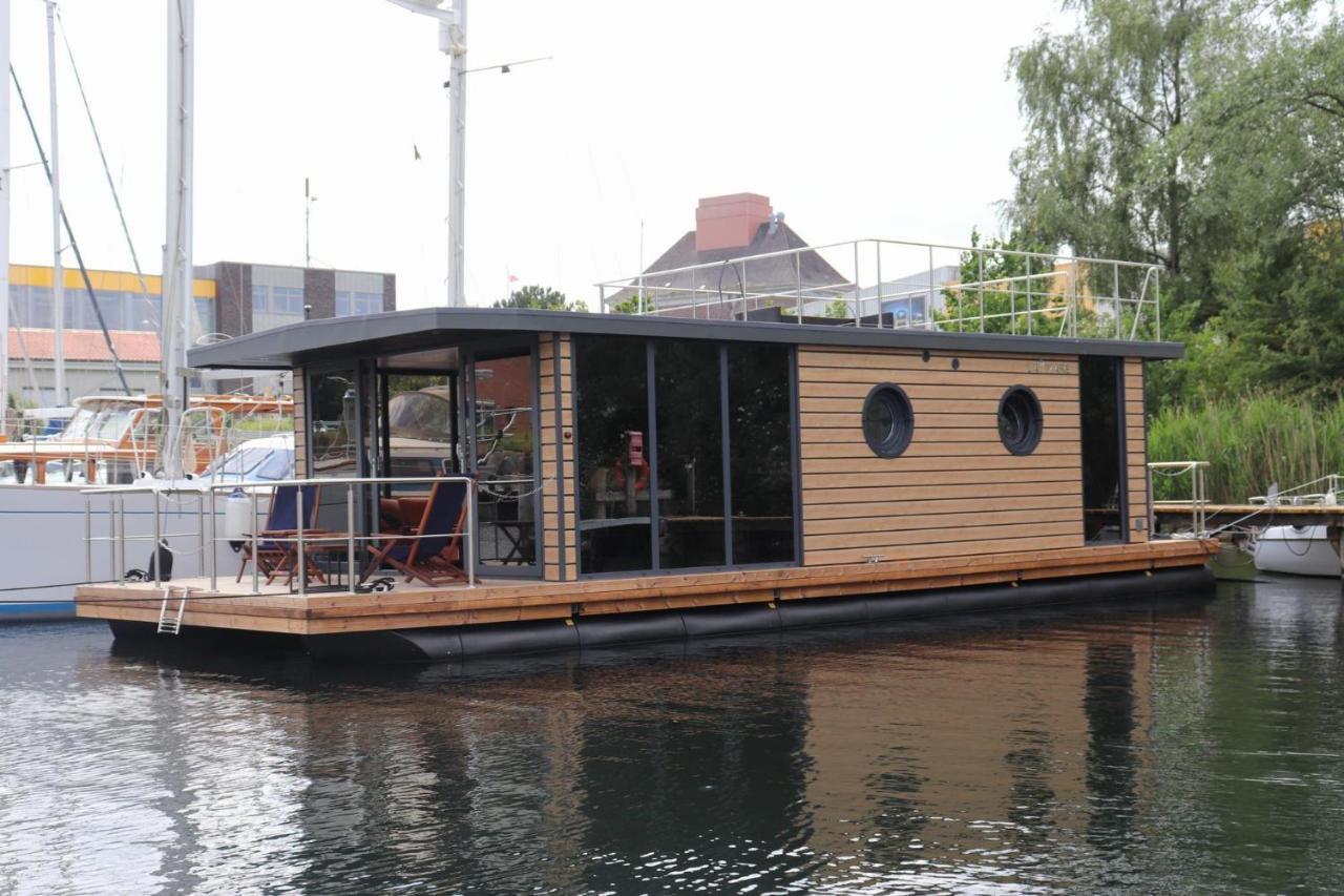 Отель Hausboot Lina In Фленсбург Экстерьер фото