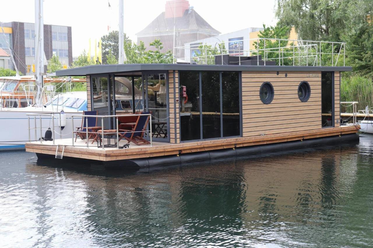 Отель Hausboot Lina In Фленсбург Экстерьер фото
